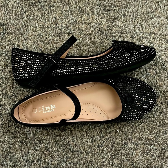 Link Comfort, Size 4 Girls - USED ONCE - LIKE NEW. Black with silver gems - Picture 2 of 3
